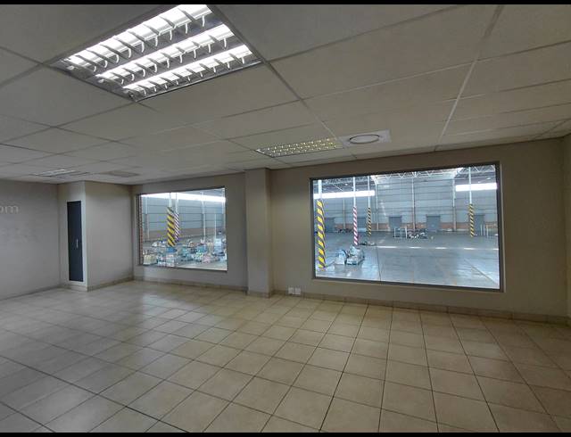 11,694M² WAREHOUSE TO LET IN CLAYVILLE
